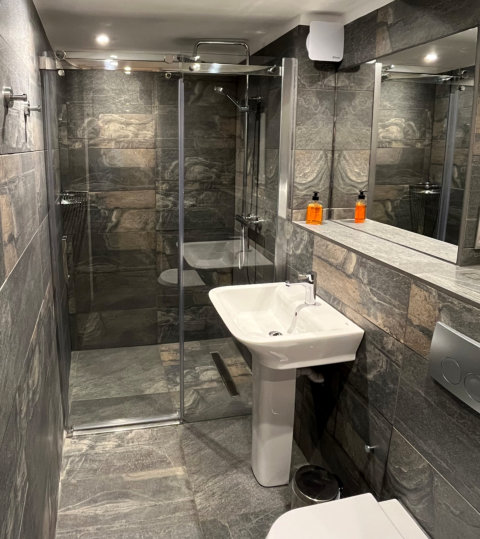 Crag Cottage shower room